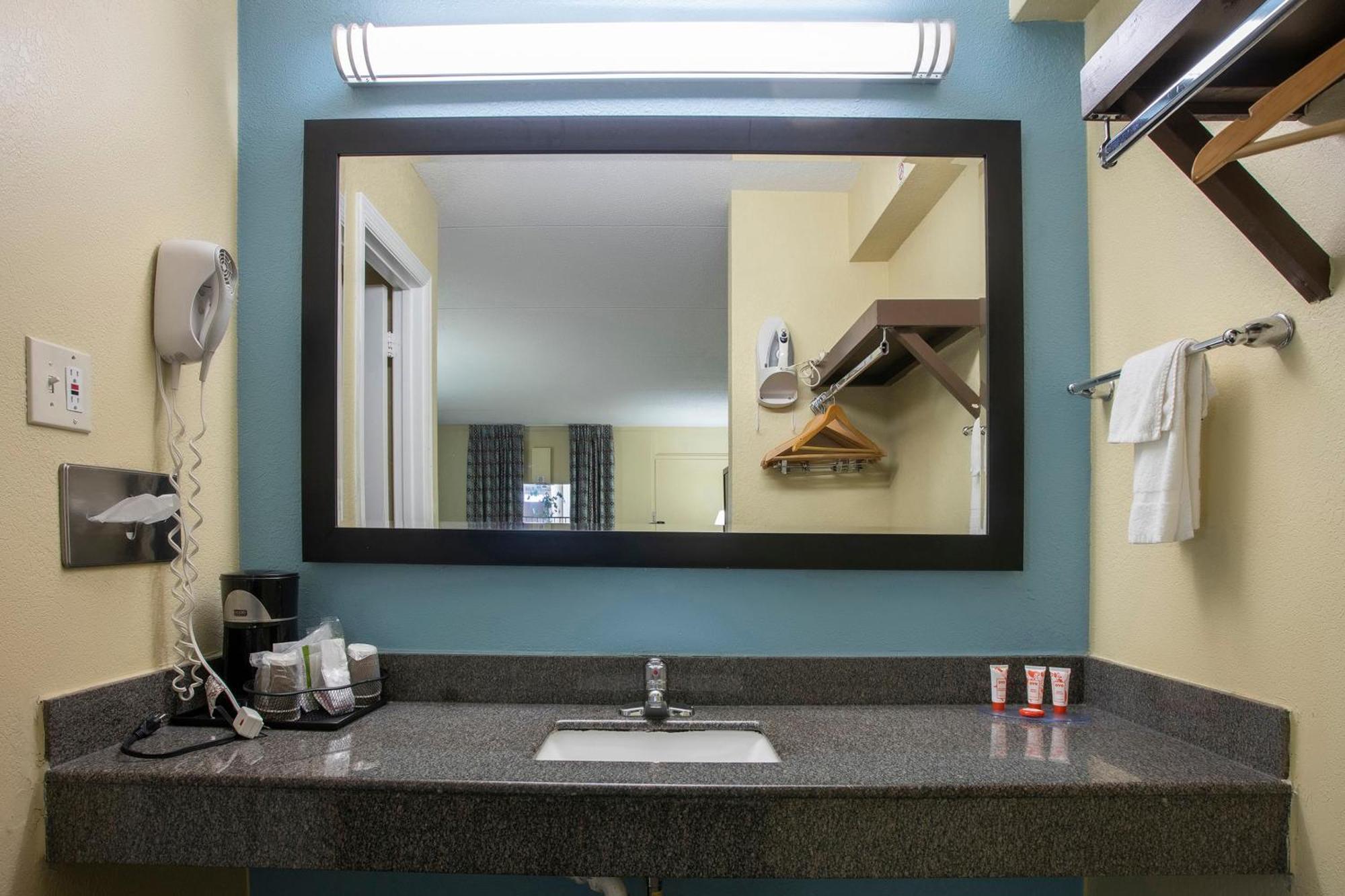 Oyo Hotel Knoxville Tn Cedar Bluff I-40 Extérieur photo