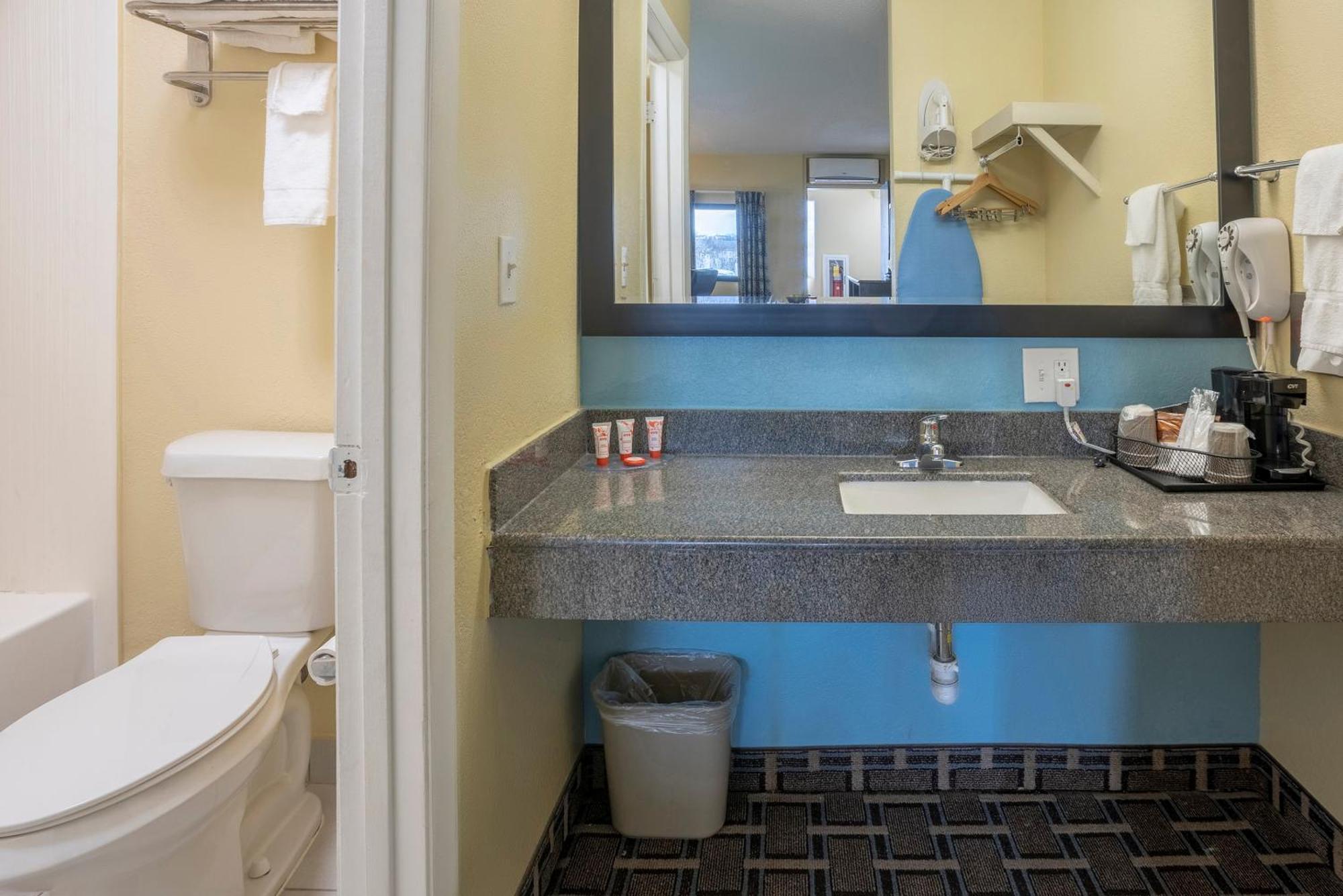 Oyo Hotel Knoxville Tn Cedar Bluff I-40 Extérieur photo
