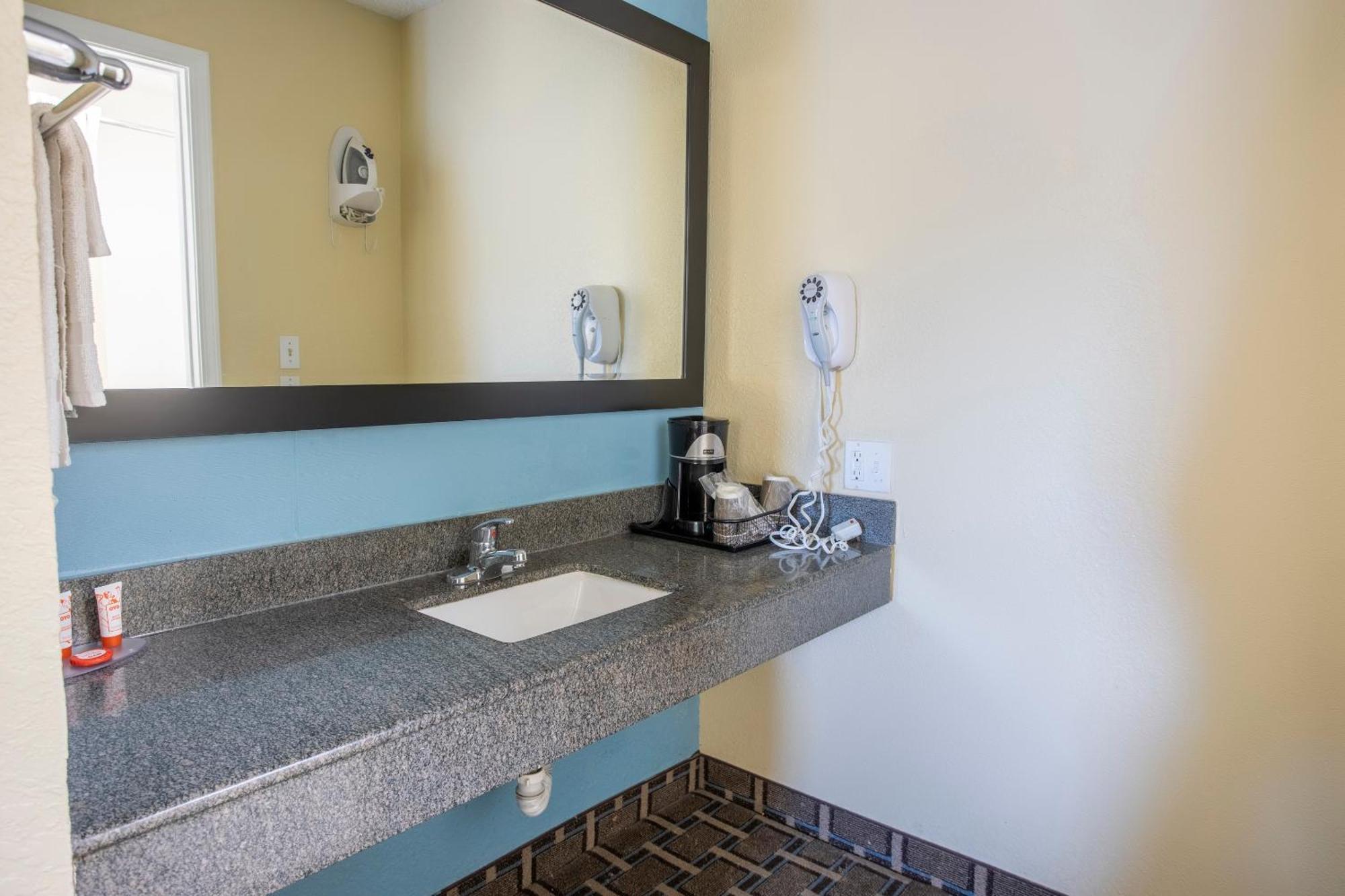 Oyo Hotel Knoxville Tn Cedar Bluff I-40 Extérieur photo