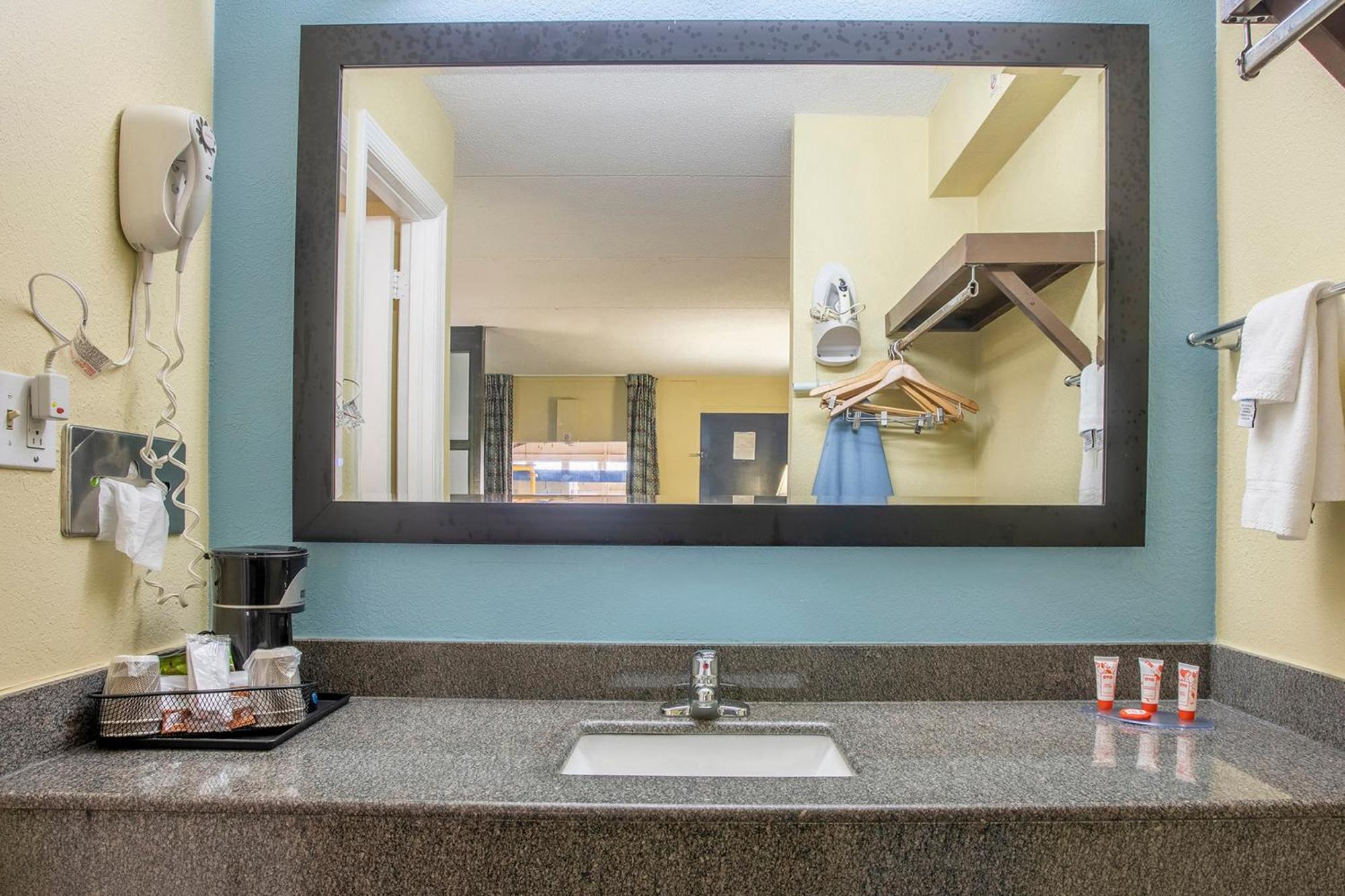 Oyo Hotel Knoxville Tn Cedar Bluff I-40 Extérieur photo